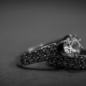 Le diamant, symbole intemporel de l’amour : comment estimer son prix ?